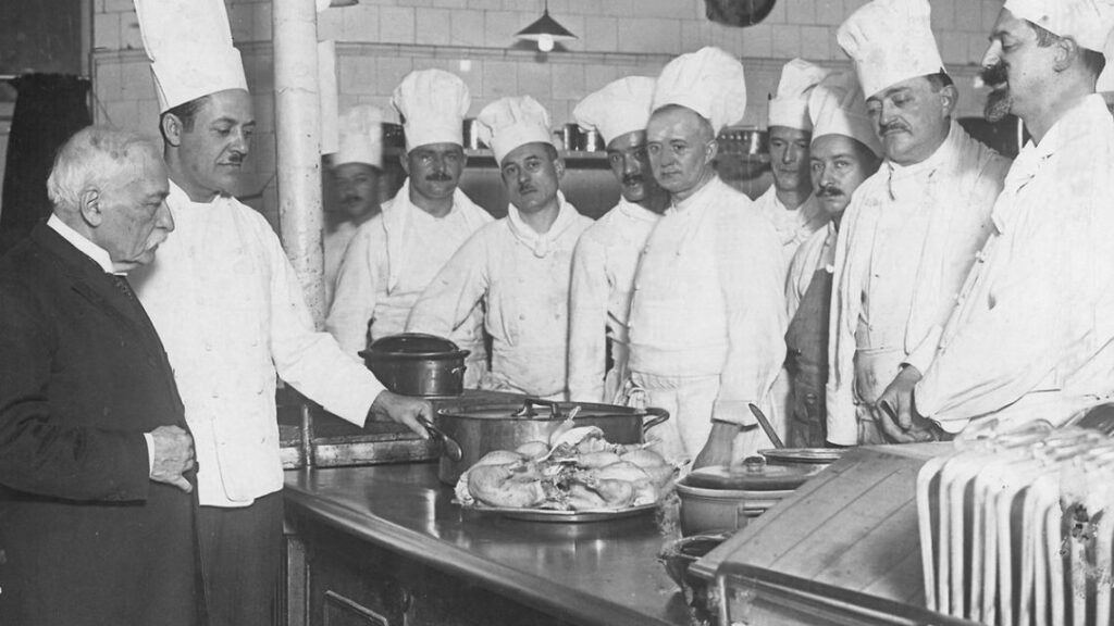 đồng phục áo bếp trưởng cao cấp thế kỉ 19