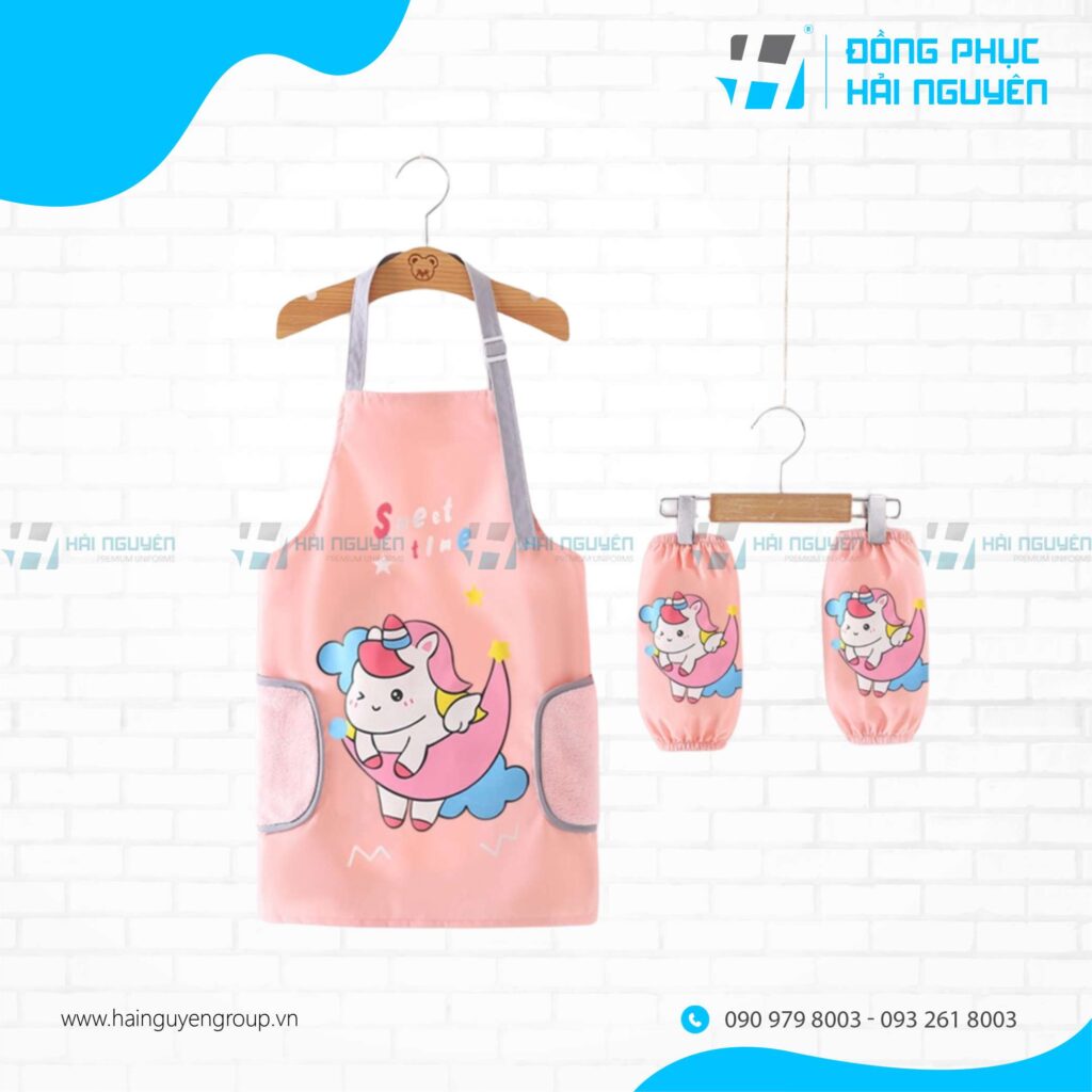 Tạp đề đồng phục kèm bao tay nấu ăn cho bé mầm non