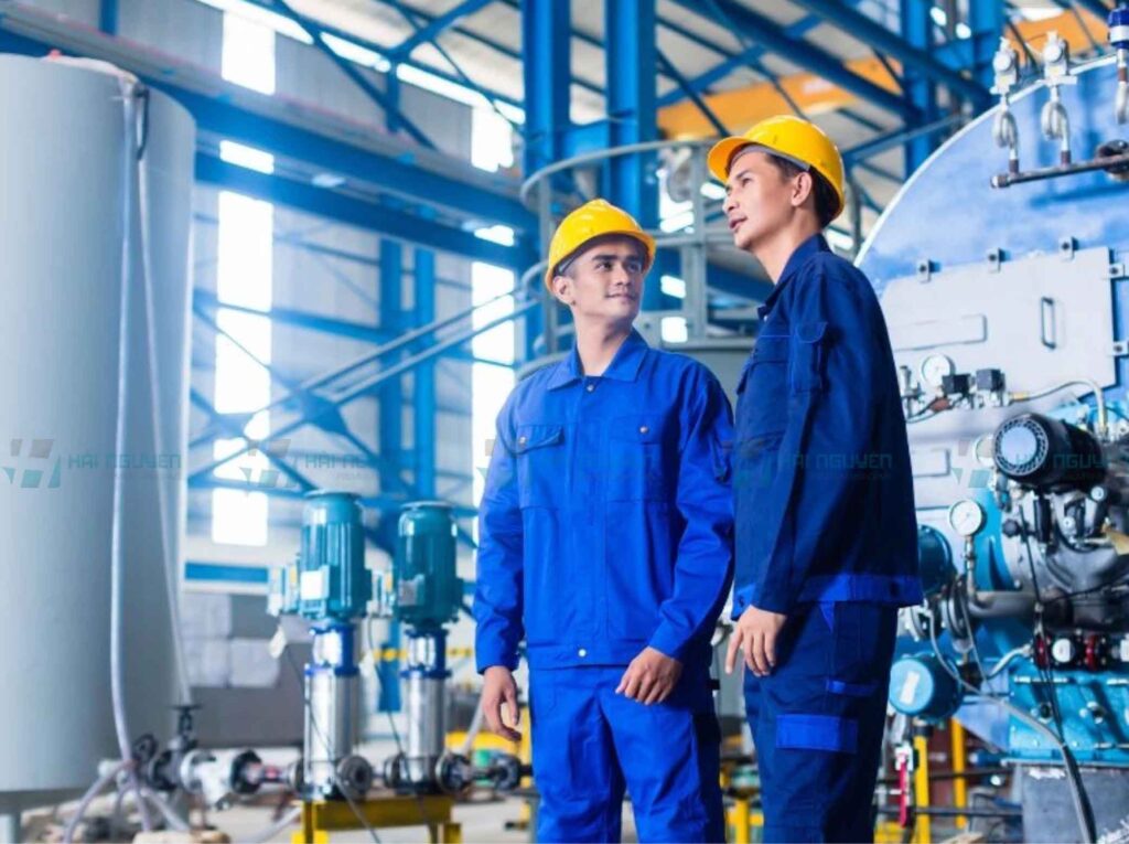 hình ảnh đội ngũ nhân viên mang trang phục đồng bộ