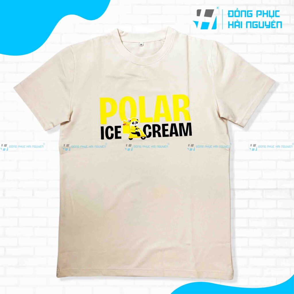 Áo thun cổ tròn có in ấn họa tiết, logo nổi bật