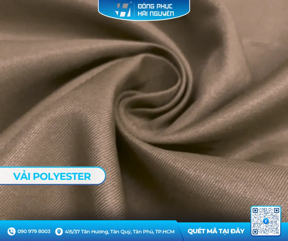 Cận cảnh chất liệu vải polyester chuyên dùng may tạp dề quán cafe bền bỉ, ít nhăn